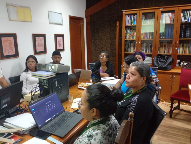 UPEL fortalece su calidad editorial con taller de diagramación para revistas