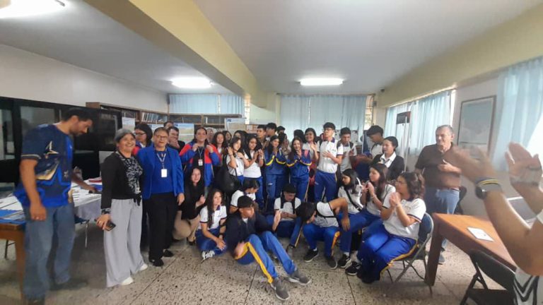 IMPM Mérida participó en feria vocacional y profesional