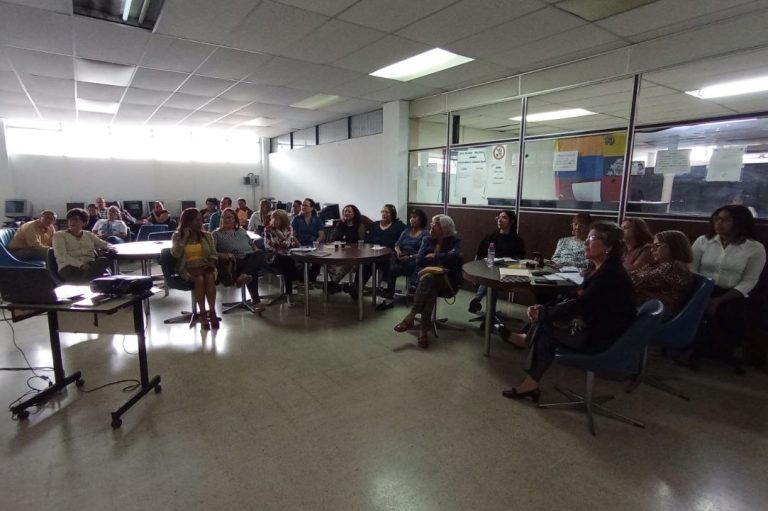 IMPM fue sede de conferencia sobre inteligencia artificial en homenaje a la mujer