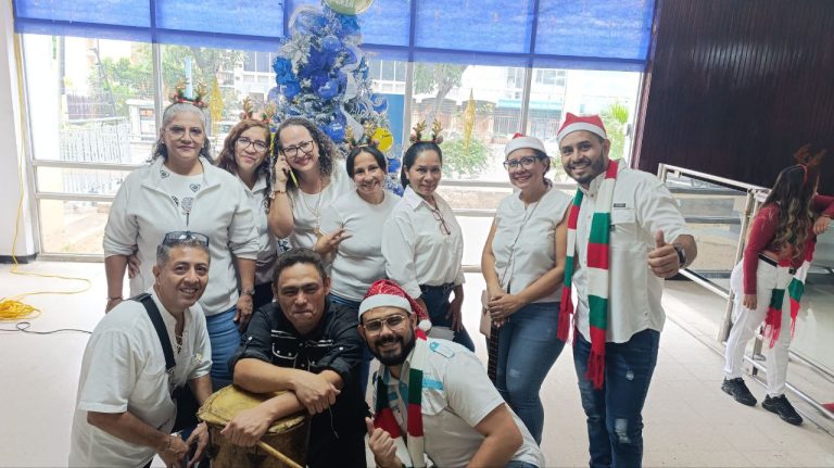 Sede Central de UPEL-IMPM celebró inicio de la Navidad con un parrandón