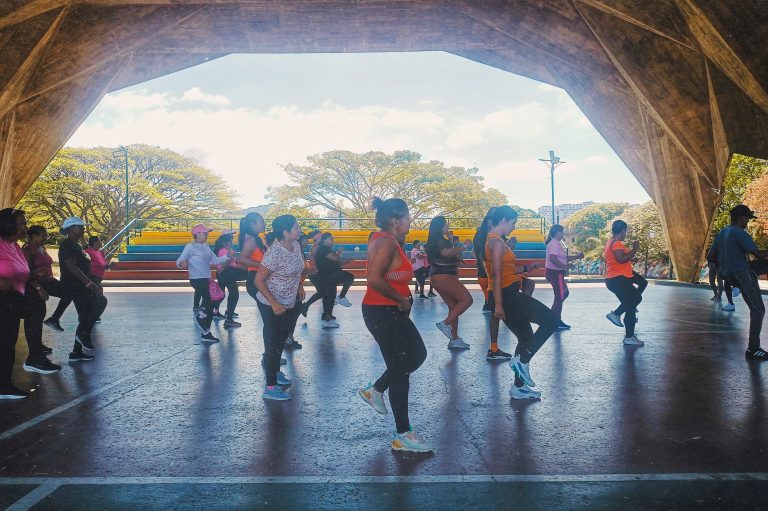 La UPEL inicia celebración del Mes de la Mujer con energía y empoderamiento en el Parque del Oeste